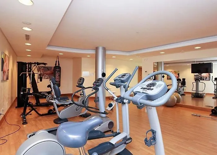Luxury 2 Bedroom 3 Beds Sauna Gym Pools Jacuzzi Marbella