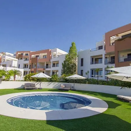 Luxury 2 Bedroom 3 Beds Sauna Gym Pools Jacuzzi Marbella
