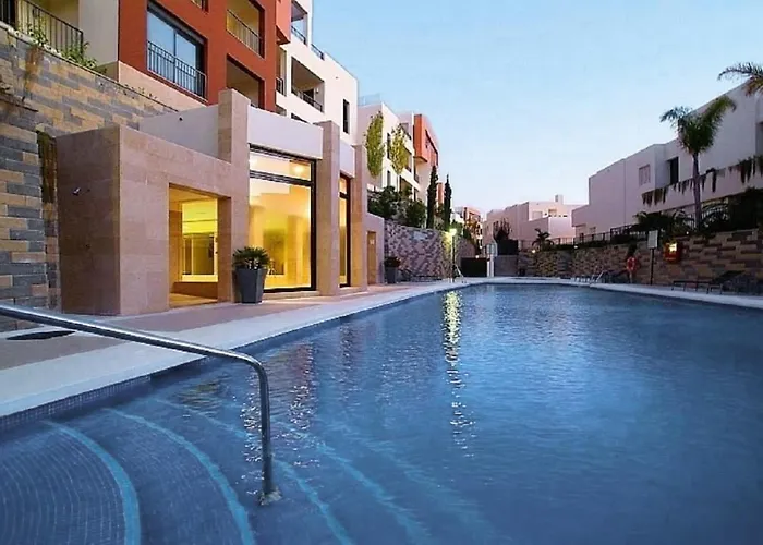 Luxury 2 Bedroom 3 Beds Sauna Gym Pools Jacuzzi Marbella
