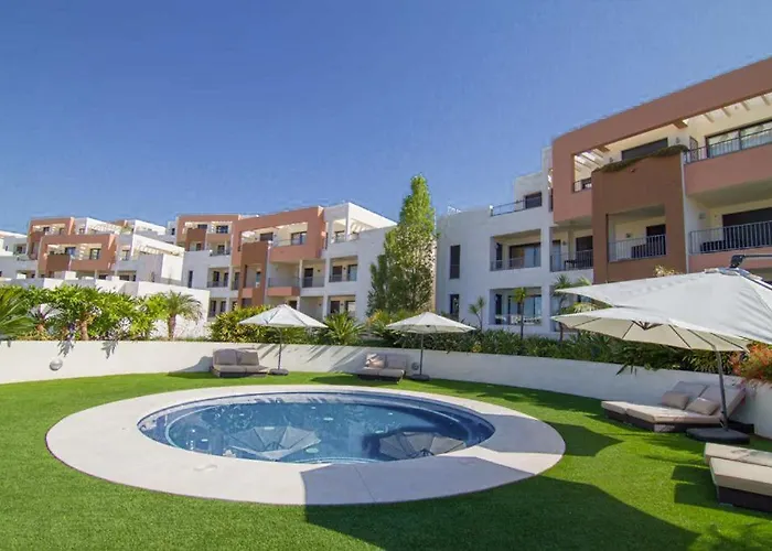 Luxury 2 Bedroom 3 Beds Sauna Gym Pools Jacuzzi Μαρμπέλλα