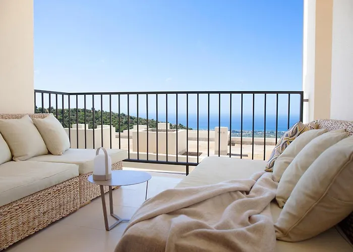 Luxury 2 Bedroom 3 Beds Sauna Gym Pools Jacuzzi Διαμέρισμα Μαρμπέλλα